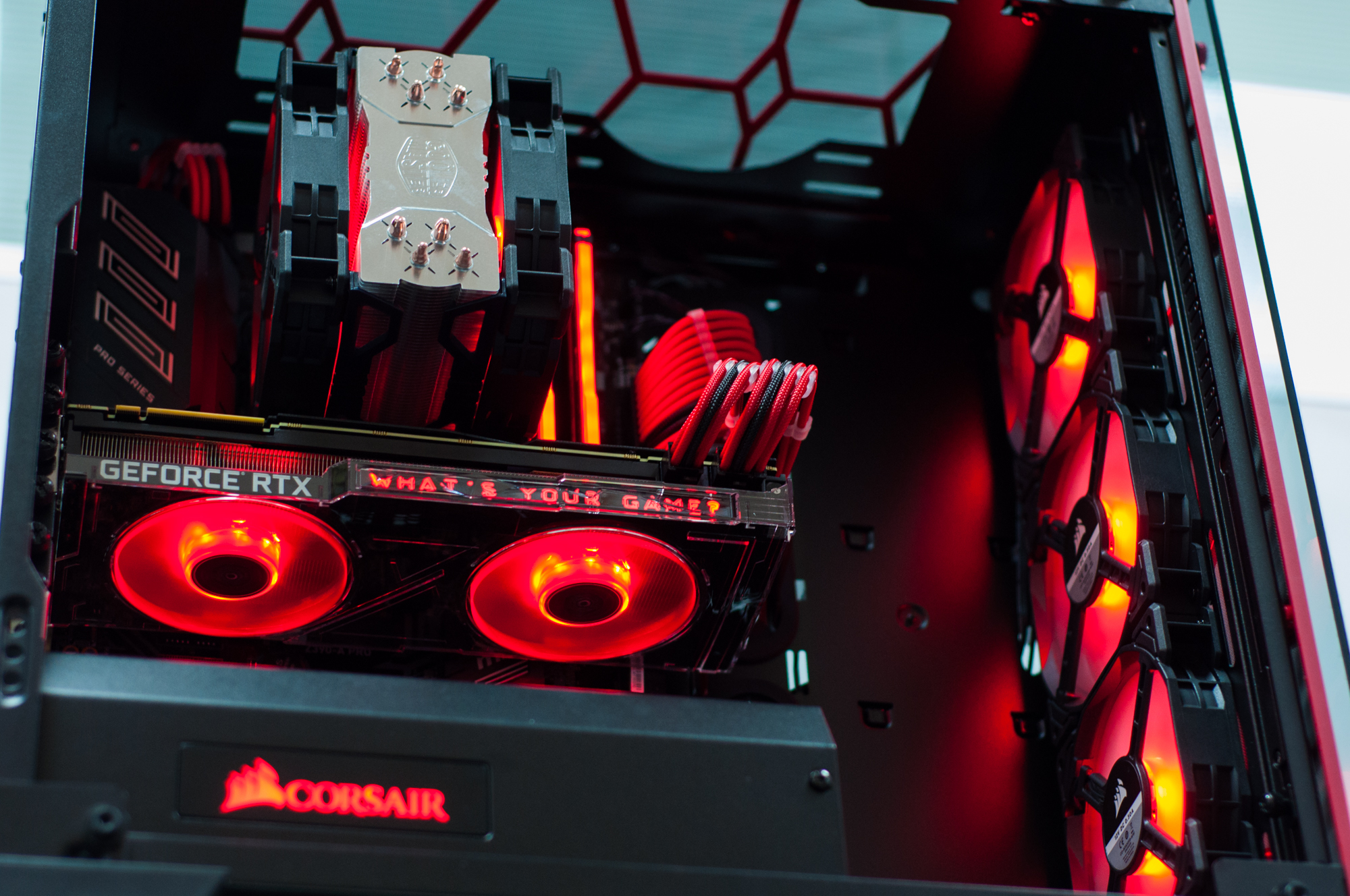 Red на пк. X570 PC build. Gaming PC RGB. Видеокарты корсеир. Барабаны видеокарт.